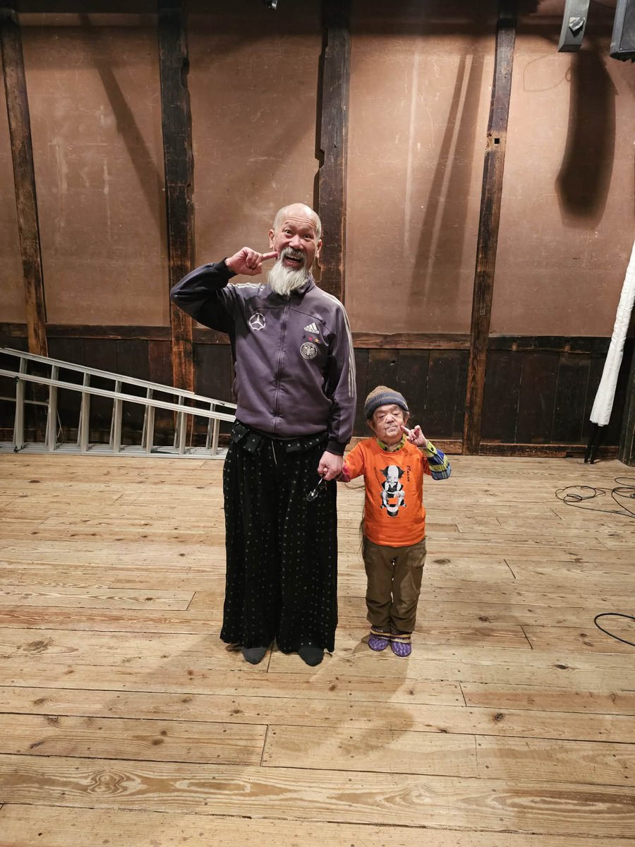 師匠と言えば【プリシラ】ちゃん（豚🐖)
マメ山田さんが暴れます‼️乞うご期待です〜

「メリーゴーランドショー」
ザムザ阿佐ヶ谷
2/7〜11
公演最新情報・チケット取扱
大久保千代太夫一座.com