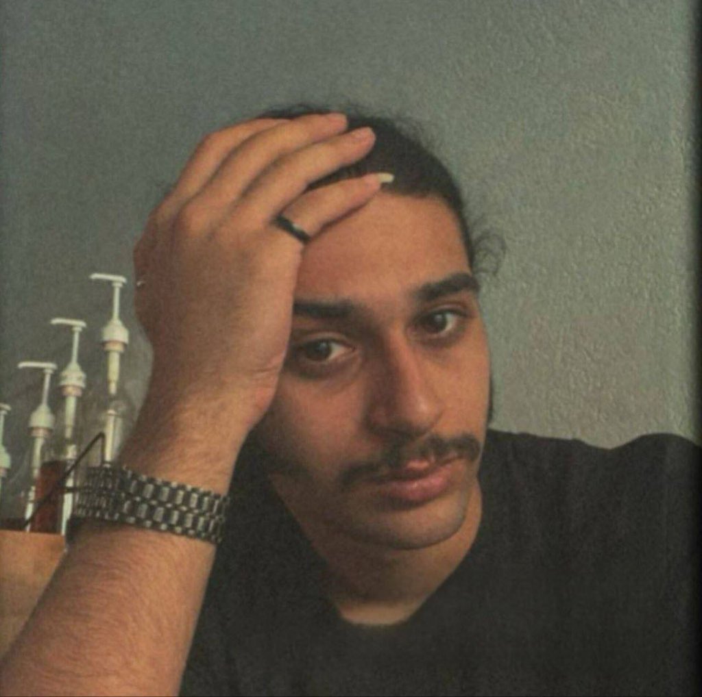 #حسین_عوده  ۱۹ ساله اهل آبادان از ۱۸ دی بازداشت شده٫ حسین دیابت داره.