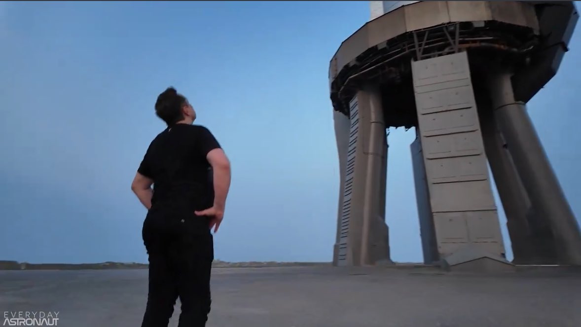 rocket_manph's tweet photo. It's dawn tall rocket https://t.co/JHAHEjPgxg