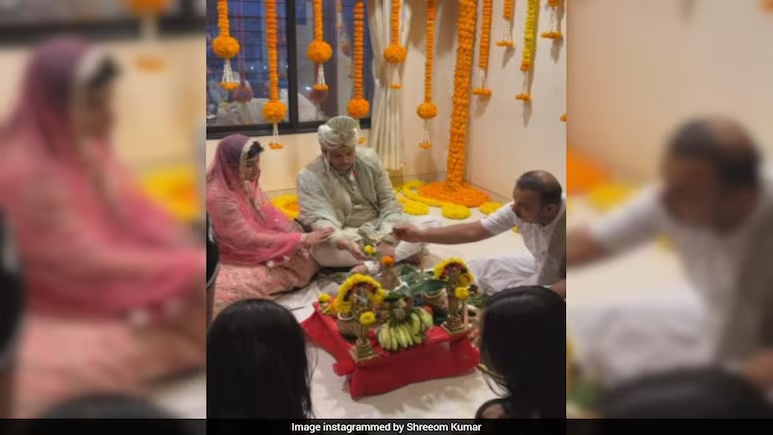 Couple Buys House Instead Of Throwing A Lavish Wedding, Gets Married Inside Their New Flat ndtv.com/offbeat/couple…