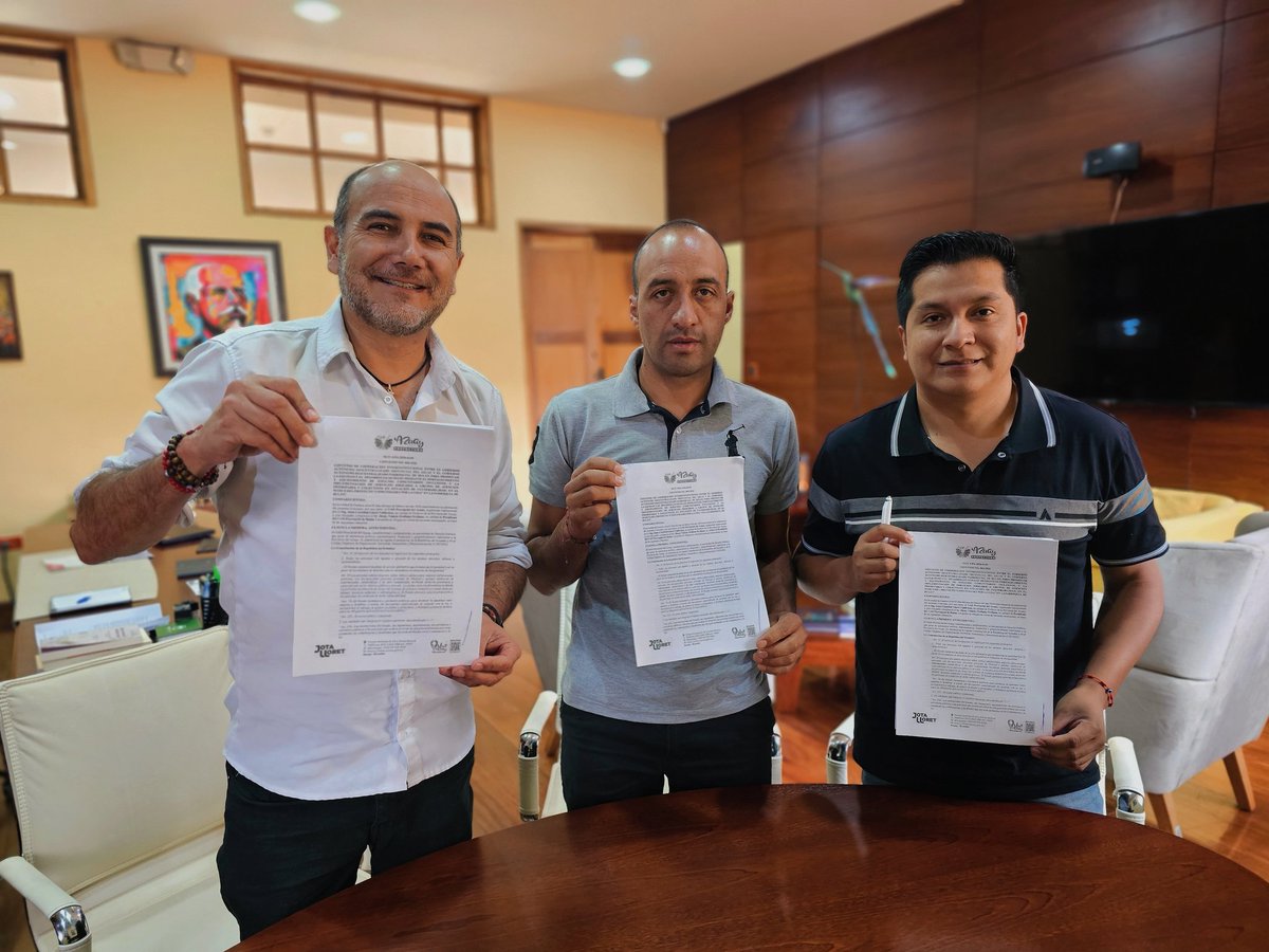 jotalloretv's tweet photo. ¡Más comunidades por la vida! ❤️ 

Hemos firmado con el GAD de Bulán, #Paute, para fortalecer y equipar espacios comunitarios dedicados a la atención de los grupos más vulnerables. 💯

Desde el vientre, hasta siempre. Trabajando por el bienestar del ser humano. 🙌

@AzuayPrefectura