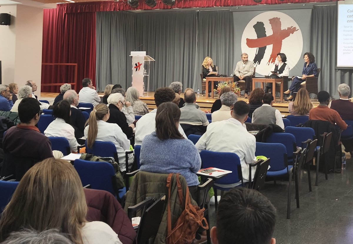 Pedro Jesús Arenas, enfermero de cuidados paliativos, habla desde la experiencia de acompañar a los pacientes: “Cuidar es bello, más aún, el cuidado de todos los días embellece más"

#humanizar #belleza #pastoral #jornadas #salud #centrosancamilo