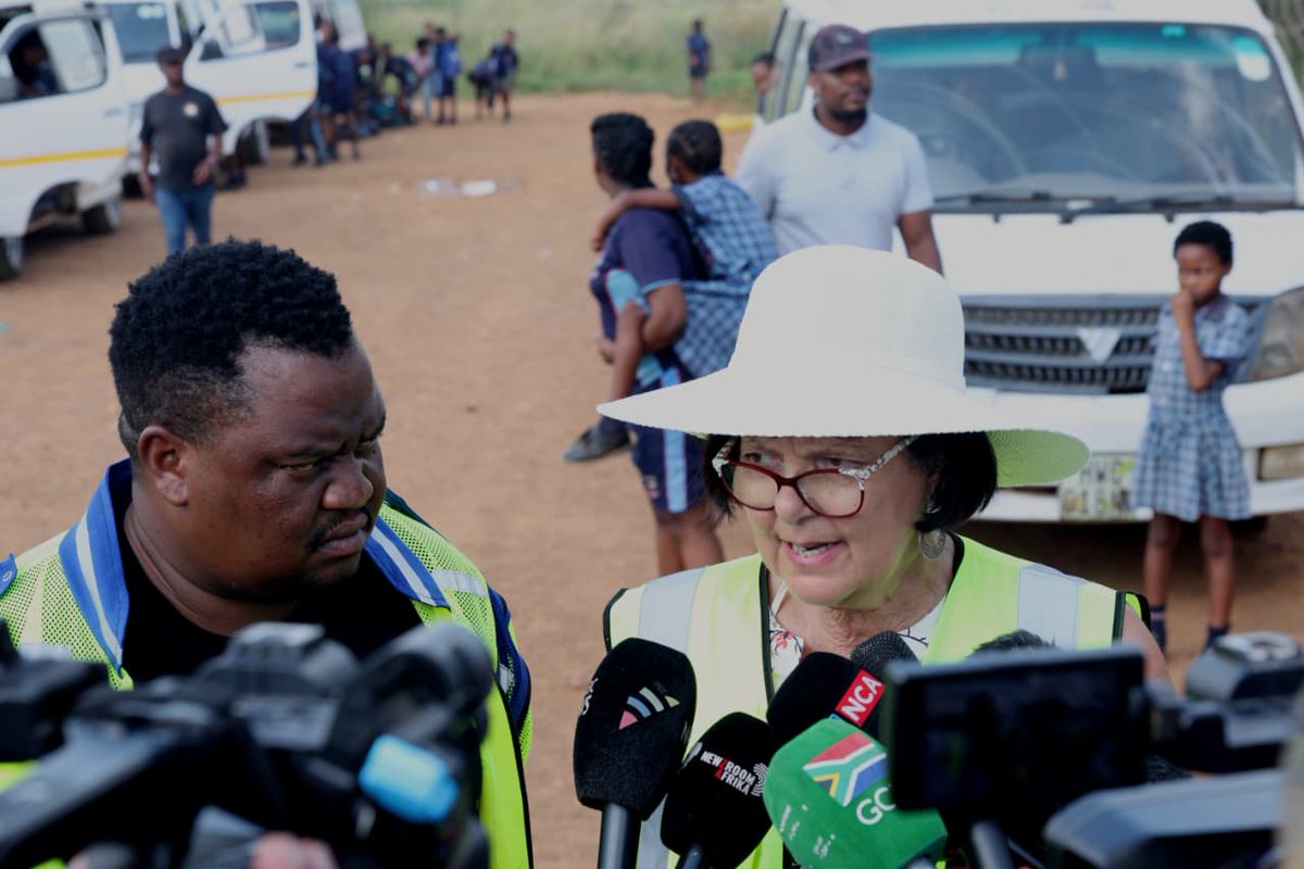GovernmentZA's tweet image. Transport Minister Barbara Creecy visited Potchefstroom, North West Province, to check on scholar transport, making sure learners get to school safely and on time. Because every school journey should be safe and stress-free! 🚌✨

#ScholarTransport #LearnerSafety #SafeTrips