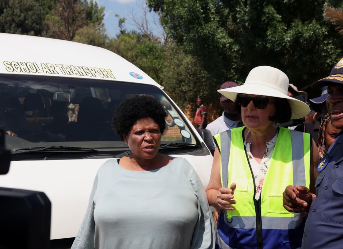GovernmentZA's tweet image. Transport Minister Barbara Creecy visited Potchefstroom, North West Province, to check on scholar transport, making sure learners get to school safely and on time. Because every school journey should be safe and stress-free! 🚌✨

#ScholarTransport #LearnerSafety #SafeTrips