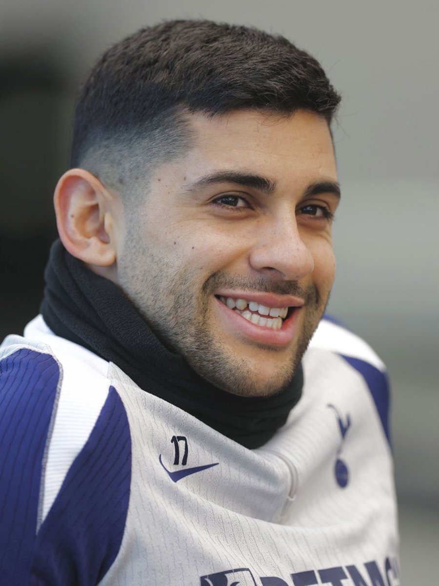 0205 맨체스터 유나이티드 사전 기자회견

• 미키 반더벤
오늘 정상적으로 훈련을 소화했습니다. 맨유전 출전 가능합니다.

• 크리스티안 로메로
지난 맨시티전에서 컨디션 난조를 보였으나, 현재 회복 완료했습니다. 출전 가능합니다.

• 제드 스펜스
복귀가 임박했으나, 맨유전 출전 여부는 아직