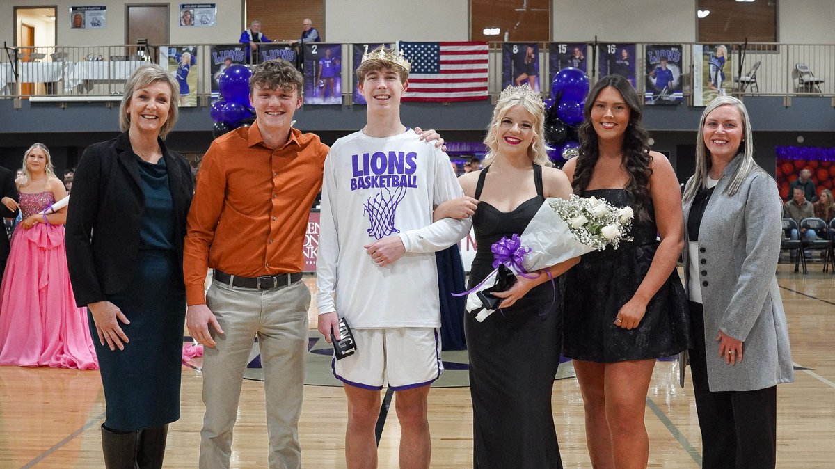 TKASeymour's tweet photo. While we endure this winter weather, let’s warm things up by celebrating this year’s Homecoming Court! ❄️🦁
We are proud of all of our students who were nominated and represented TKA so well. A special congrats to Riley Daft and Alex Fields on being named our HoCo Queen and King. https://t.co/tjeFCARAyE