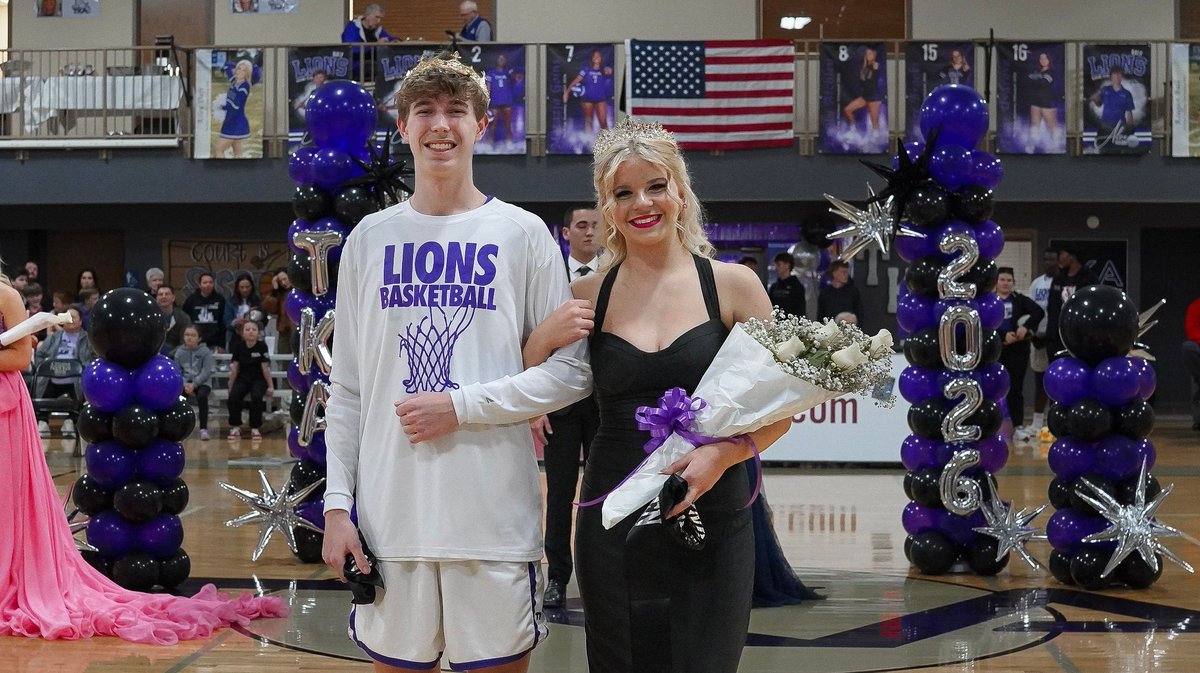 TKASeymour's tweet photo. While we endure this winter weather, let’s warm things up by celebrating this year’s Homecoming Court! ❄️🦁
We are proud of all of our students who were nominated and represented TKA so well. A special congrats to Riley Daft and Alex Fields on being named our HoCo Queen and King. https://t.co/tjeFCARAyE