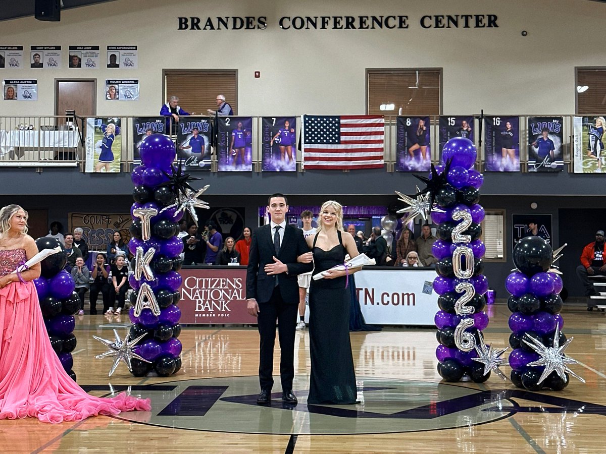 TKASeymour's tweet photo. While we endure this winter weather, let’s warm things up by celebrating this year’s Homecoming Court! ❄️🦁
We are proud of all of our students who were nominated and represented TKA so well. A special congrats to Riley Daft and Alex Fields on being named our HoCo Queen and King. https://t.co/tjeFCARAyE