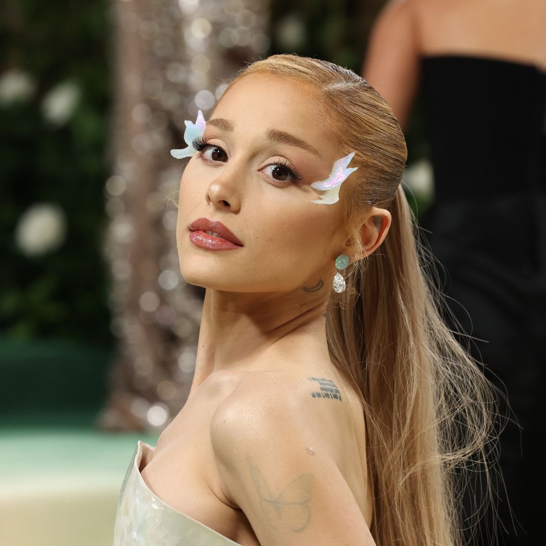 BBPRTV's tweet photo. 🚨 Ariana Grande likes an Instagram Reel of Bad Bunny singing “Break Free”. https://t.co/SCQr9oLh3Q