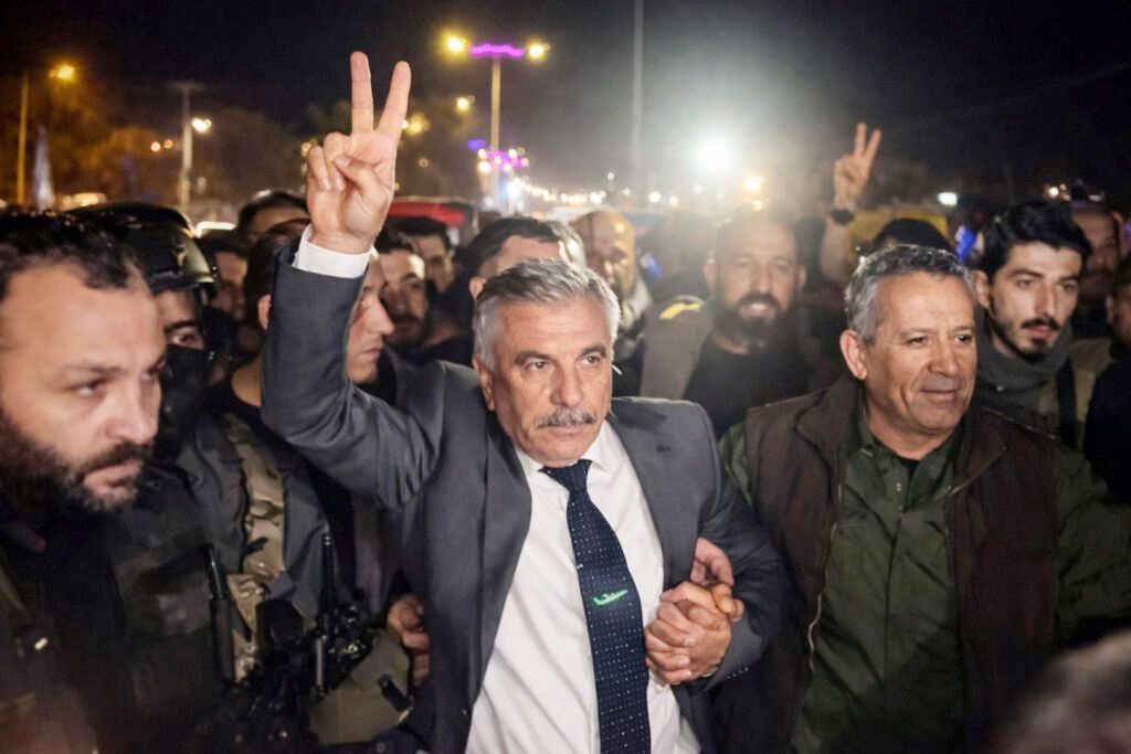 📌Yılların emeği sayesinde ◾️Hesekê'nin ilk Kürt valisi Nureddin İsa Ahmed,  “Hesekê vilayeti valisinin ilk kez bir Kürt olması, şehitlerin,  yurtseverlerin, halkımızın ve dışarıdakilerin yıllarca bu gün için yaptığı  çalışmalar sayesinde gerçekleşti” dedi.