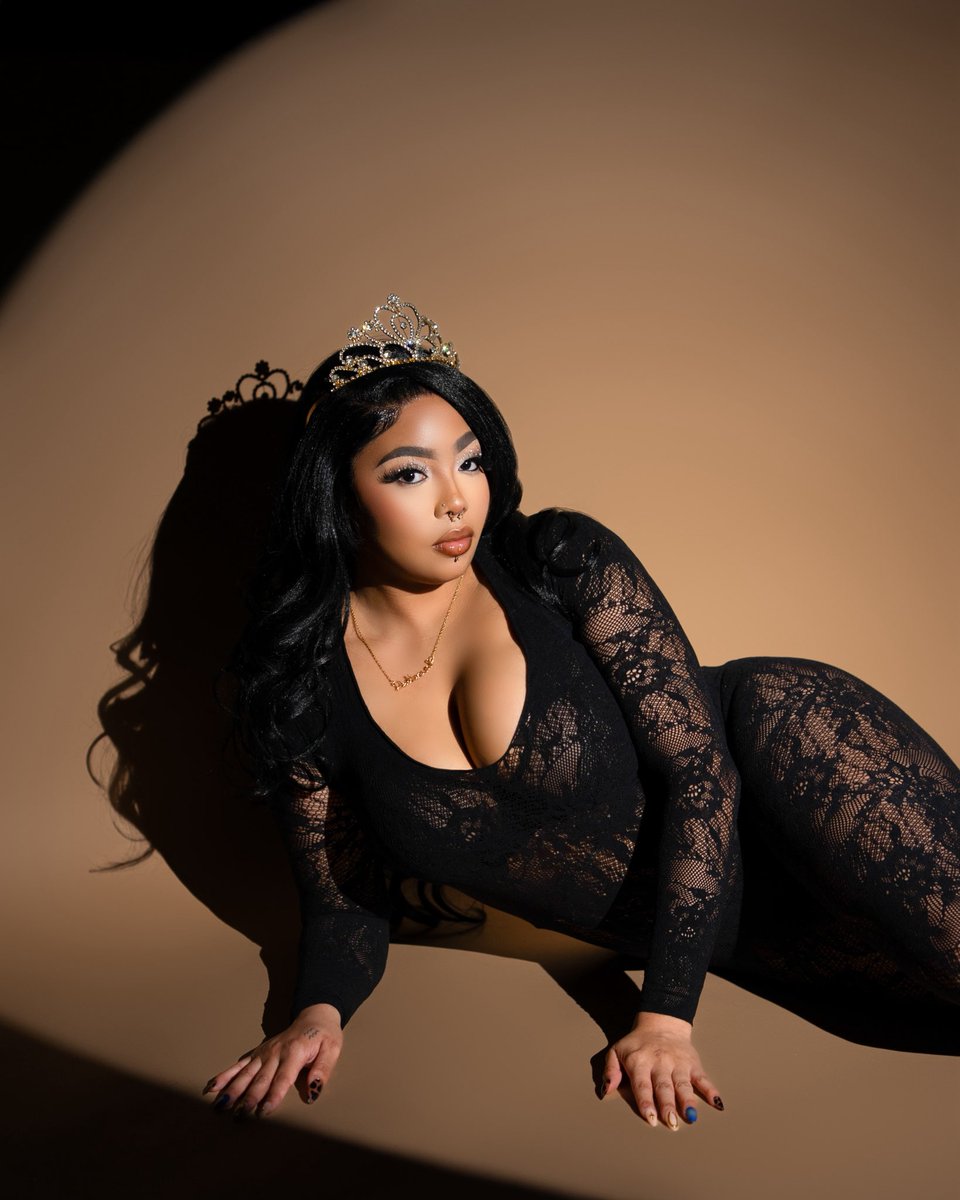 _deannaaaa__'s tweet photo. Big 21 💋 https://t.co/VtW2Xxl0MT
