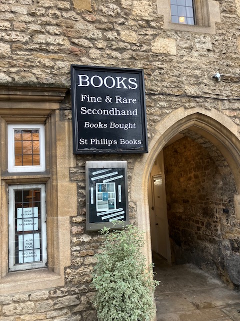 JaneLambert22's tweet photo. After a busy few weeks in @theconstantwife we are now @OxfordPlayhouse  This historic city is inspiring me to carry on writing 'The Unexpected Flatmate.' @UA_Books https://t.co/f9D4MdkqFV