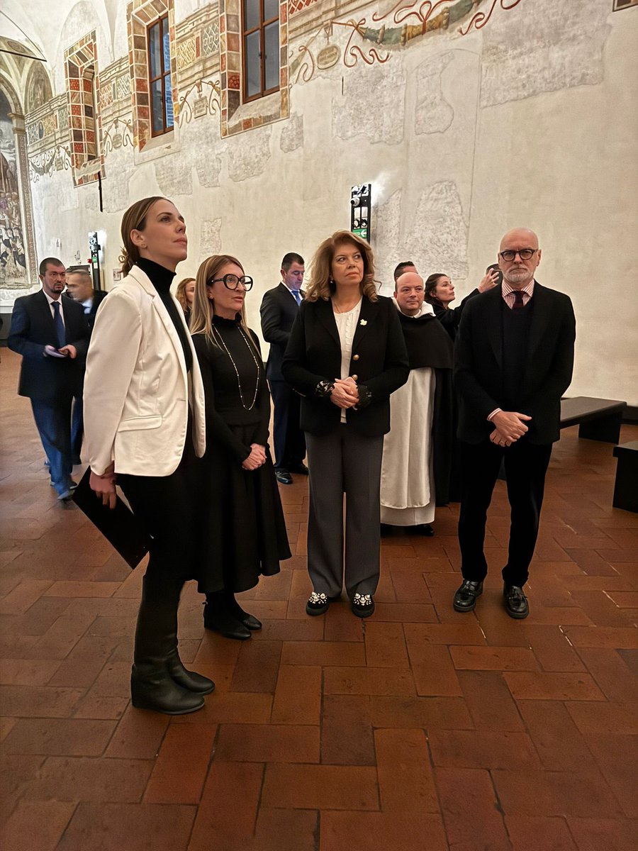 GrandeBrera's tweet photo. 🇧🇬 Iniziano le visite istituzionali in vista dei Giochi Olimpici e Paralimpici Milano Cortina 2026.

Oggi abbiamo avuto l’onore di accogliere al Museo del Cenacolo Vinciano Ilijana Iotova, Presidente  della Bulgaria, in visita ufficiale a Milano. https://t.co/9U6P9XHTjX