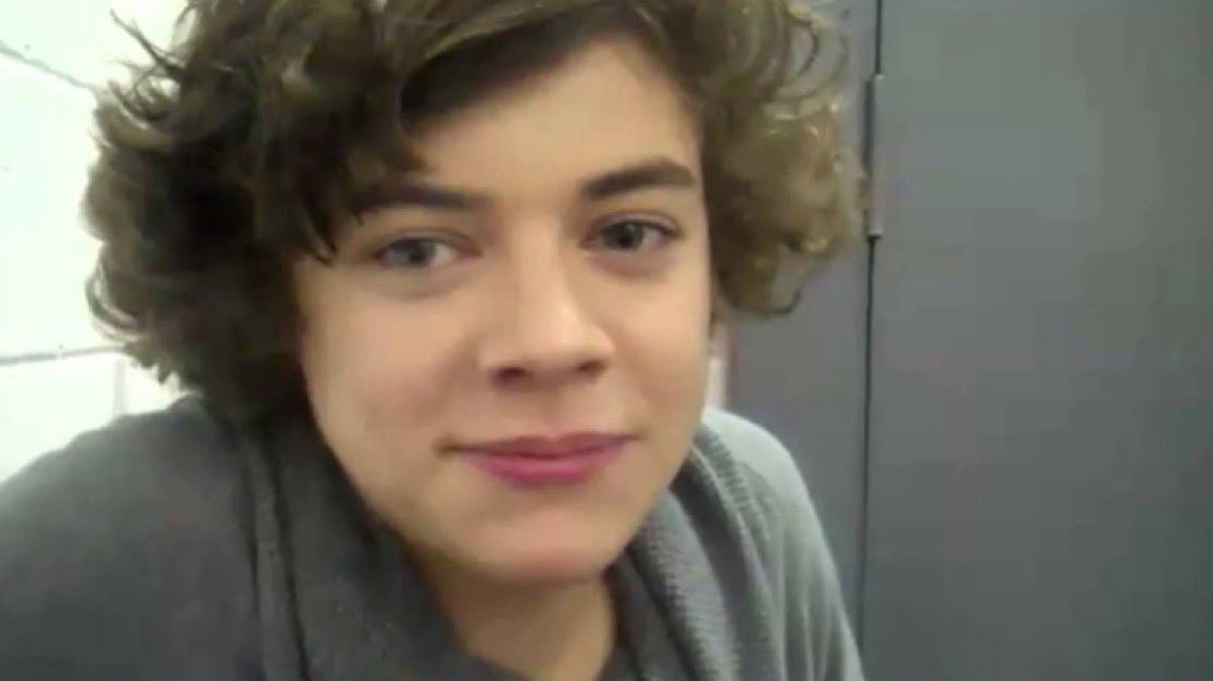 aleestyles91's tweet photo. "my first real crush was louis tomlinson" https://t.co/IroNODKxx0