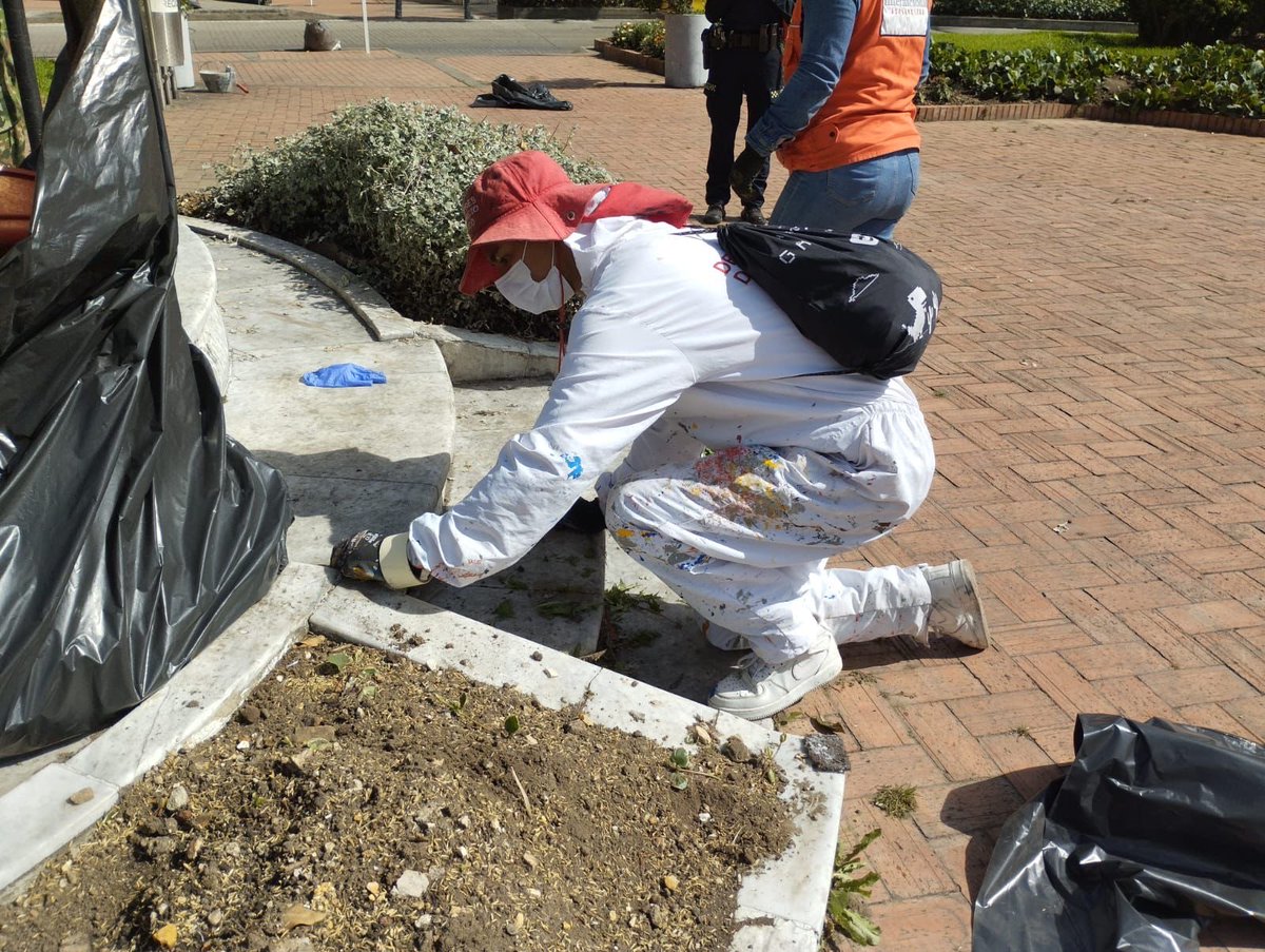 MiEspacioesBog's tweet image. 📍 Carrera 10 – Calle 27  - Iglesia San Diego #TransformAcción 2.0

Por instrucción de @Bogota , y junto a @COL_EJERCITO y @AsoSandiego adelantamos la revitalización de esta zona, fortaleciendo la confianza y la seguridad para la comunidad.

#MásYMejorEspacioPúblico 
#AquiSiPasa