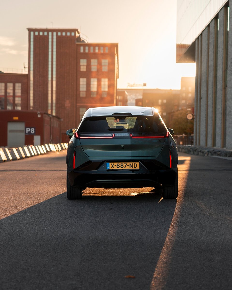 Zeekr_Europe's tweet photo. Even in winter, colour finds its moment.
Zeekr X in Pine Green.

–⁣
⁣
Zeekr X Energy consumption (combined): 17,3 – 16,4 kWh/100km (WLTP); CO2 emissions (combined): 0 g.⁣
⁣
#Zeekr #ZeekrEurope #ZeekrX #EV #ZeekrTech https://t.co/UMUSoKPUdv
