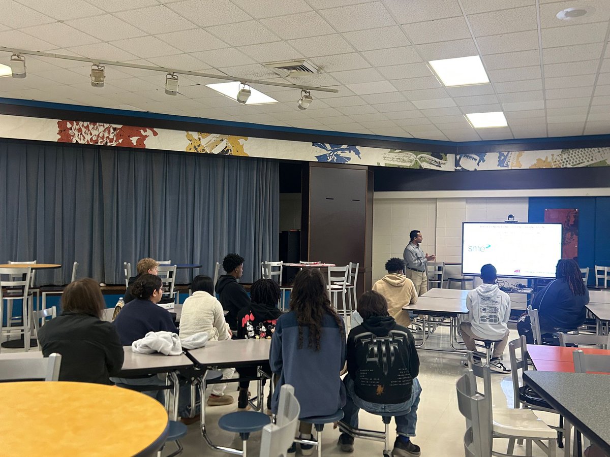 CburgHigh's tweet image. JSU engineering department visited CHS today to discuss their programs, summer camps, and student organizations. Go Gamecocks 🐔
#settingthePACE