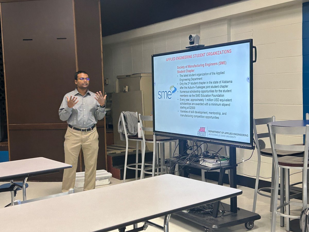 CburgHigh's tweet image. JSU engineering department visited CHS today to discuss their programs, summer camps, and student organizations. Go Gamecocks 🐔
#settingthePACE