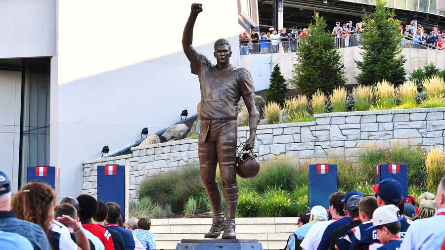 ColinKeane_'s tweet photo. Tom Brady has a statue outside Gillette Stadium but won't side against the Seattle Seahawks in a Patriots Super Bowl.

Weak AF. https://t.co/JS4M9udj2L