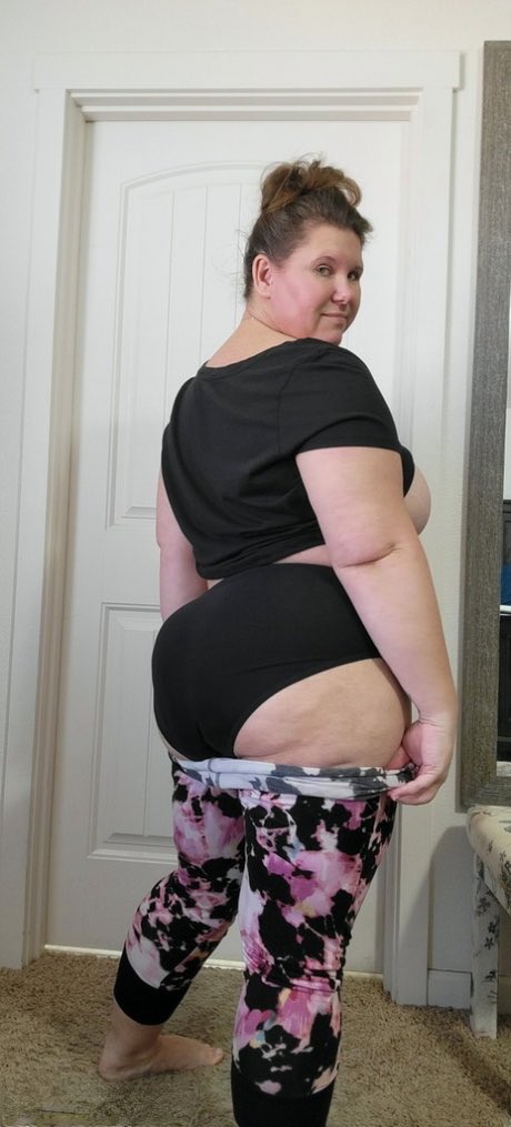 Tara_0010's tweet photo. What do you have to say about your SEXY MANAGER 😋😋😋 https://t.co/LO79B0hG8g