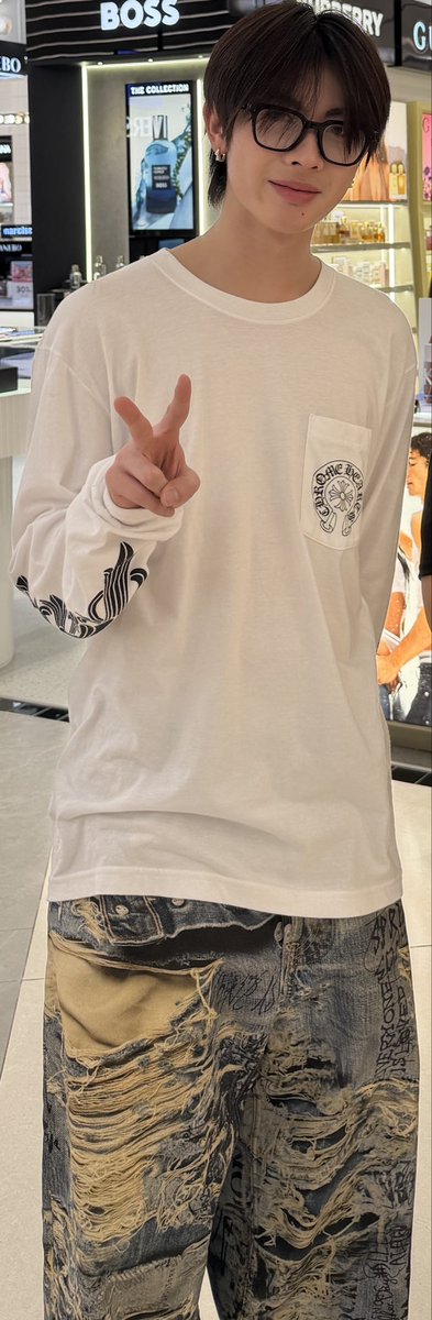 Stepbystep42009's tweet photo. น้องแป๋ว เวอร์จ๋องงงงง #Firstone_wnk 
น่ารักมากกกก

ปล.มัวแต่ตื่นเต้นไม่ได้บอกน้องเลย ว่ารอไปคอนเสิร์ตน้องอยู่ ถ้ากดทันอะนะ5555555 @firstone_wnk 

กลัวไปรบกวนน้องด้วยนิดนึงอะแหละ
และแอบสงสารน้องพี่มอมมากมาจากสนามบินหมาดๆเลอ https://t.co/Sx9Rwmzme3