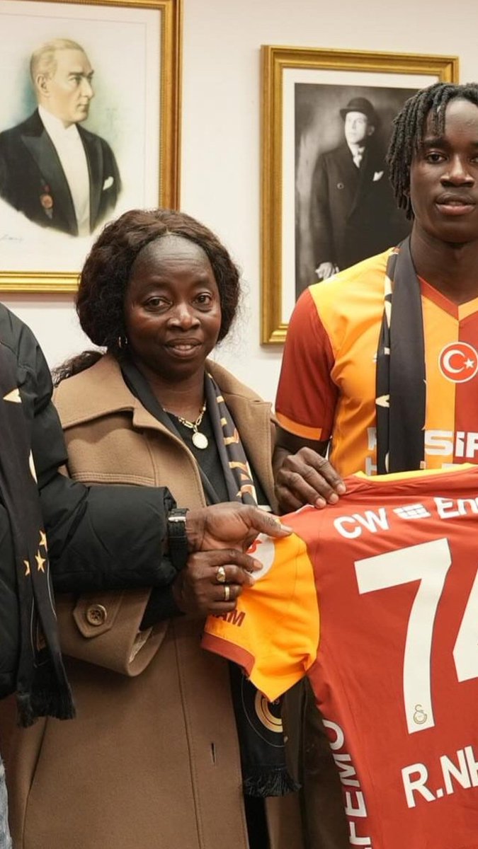 Bu kadının bakışları çoğumuz biliyoruz değil mi? Bir çoğumuzun annesi böyledir, çok çekmişlerdir ve birgün birazcık rahata ulaşırlarsa böyle 
yorgun-mutlu bir yüz ifadesi ile bakarlar. 
Utandırma bu anneyi Renato, sana güvenenleri utandırma...