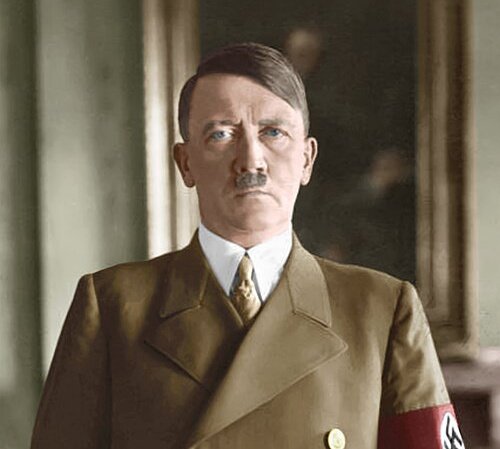 Geo_Menes's tweet photo. "Nossa, imagine viver na mesma época que a pior pessoa da história (Hitler)."

Mas nós, sim, ESTÁVAMOS vivos ao lado da pior pessoa do mundo: Jeffrey Epstein.

Ele supera em perversidade, só perde no quesito de escala bruta de vítimas. https://t.co/cnkEFa7cl9