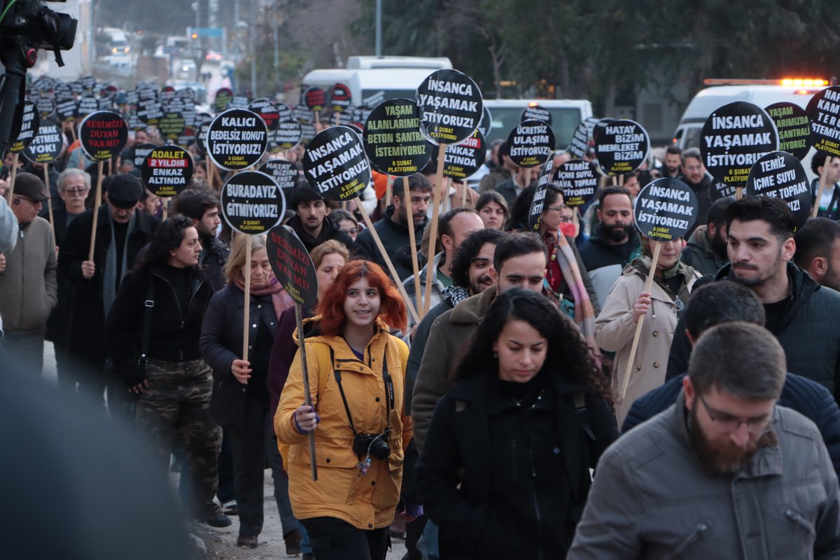 sendika_org's tweet photo. Hatay'da 6 Şubat yürüyüşü: "Unutmak yok, affetmek yok, helalleşmek yok!"

https://t.co/WkctL8ovFk https://t.co/3tNuhHBGIq