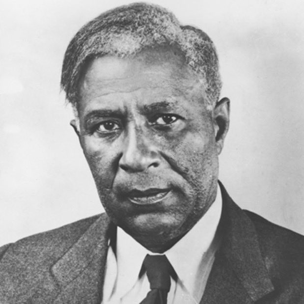 SaycheeseDGTL's tweet photo. Garrett Morgan from Kentucky invented the gas mask! After noticing how many firefighters were killed by smoke. He created “The hood” which went over the head, it featured tubes connected to wet sponges that filtered out smoke and provided fresh oxygen. https://t.co/gDpR6O2H7Q
