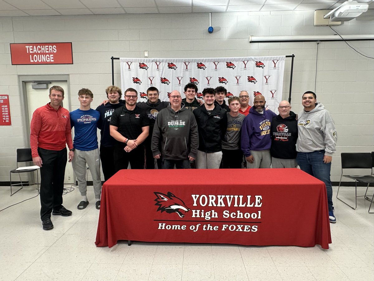 CoachDanMcGuire's tweet image. 8 Foxes Football Players signed to play college football!  Excited to see them play on Saturdays!