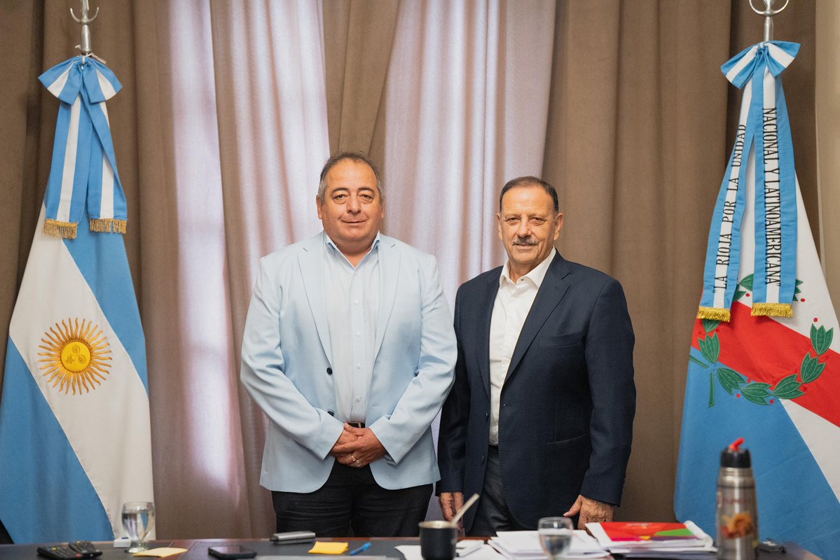 Hoy junto a <a href="/Miguel_DLV/">Miguel Ceferino de la Vega</a>, intendente de <a href="/muni_cb/">Municipalidad de Castro Barros</a>, avanzamos en proyectos para el Departamento, obras de vivienda, infraestructura para mejorar el hospital y espacios públicos que darán respuesta a las demandas de las familias de la zona.

Reafirmamos nuestro compromiso de seguir