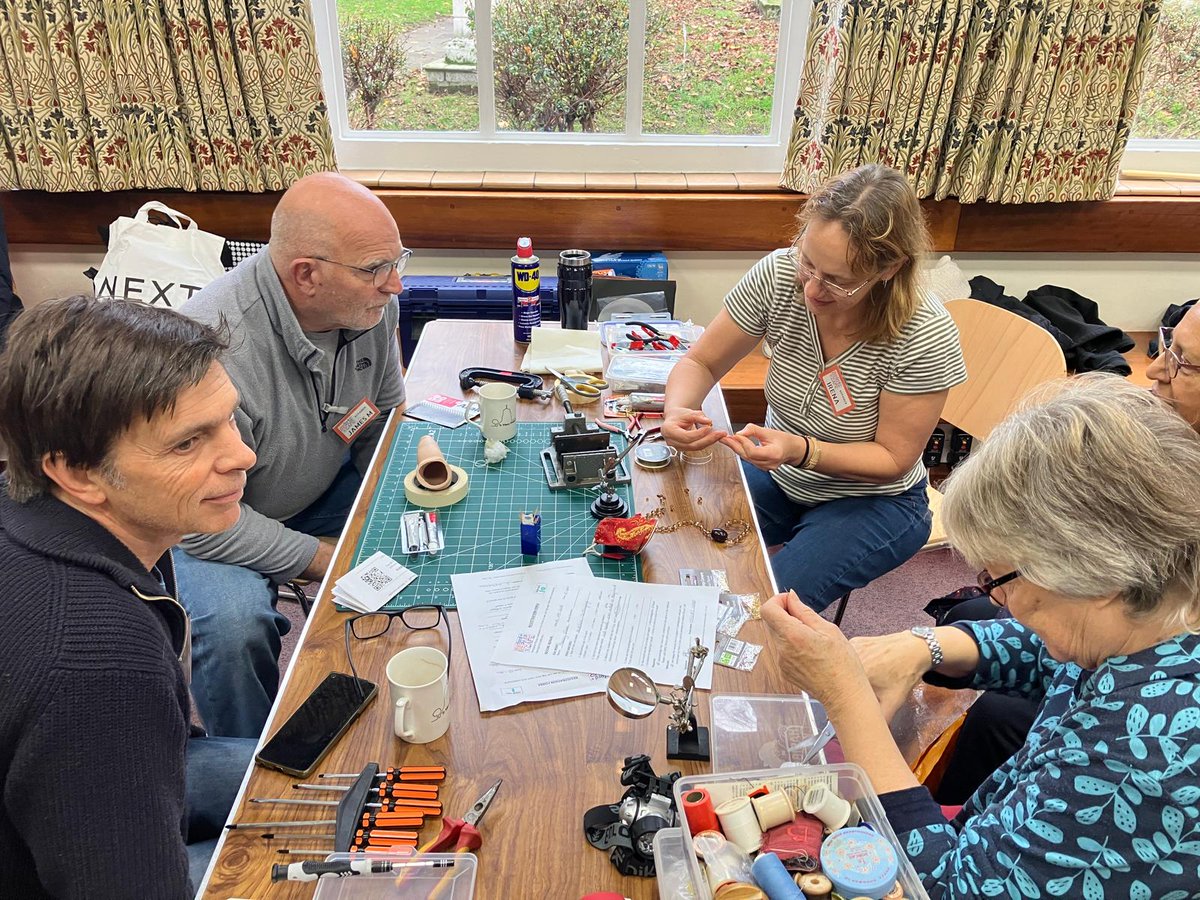 WatfdRepairCafe's tweet photo. Love💚your planet 🌍this Valentine's day! 
Repair it, don't bin it!
Watford Repair Cafe, 14th February 10 am - 1 pm, 
St Mary's Church
#repaircafe #loveyourplanet https://t.co/lnQ83KD0VN