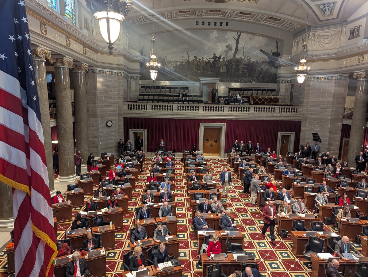 Alisa Nelson 📻 tweet media