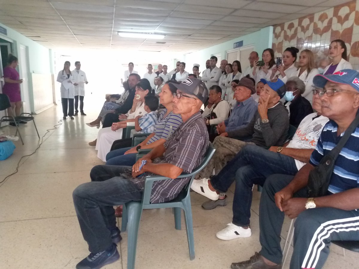 🏥En curso: Homenaje al Dr. Rolando Lucas Limonta fallecido recientemente, quien mañana estaría cumpliendo 91 años. El colectivo del #HospitalGuevara lo lleva en el corazón #CubaEstáFirme <a href="/MINSAPCuba/">Ministerio de Salud Pública de Cuba</a> <a href="/japortalmiranda/">José Angel Portal Miranda</a> <a href="/LorenzoOsbel/">Osbel Lorenzo</a> <a href="/YelenysLasTunas/">Yelenys Tornet Menéndez</a> <a href="/DtorDgsTunas/">Director General de Salud Las Tunas</a> <a href="/DirGestionTunas/">Directora de Gestión Sanitaria DGS Las Tunas</a>
