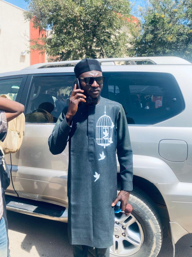 ShayDraq's tweet image. "Boss show me way na" you fit knack tortoise?🤣😜