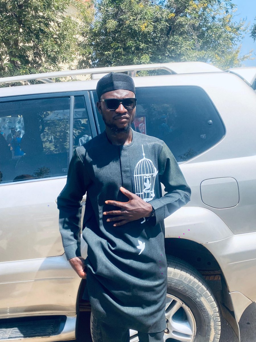 ShayDraq's tweet image. "Boss show me way na" you fit knack tortoise?🤣😜