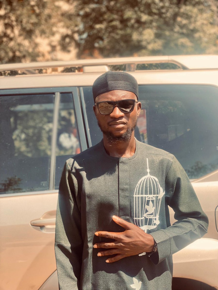 ShayDraq's tweet image. "Boss show me way na" you fit knack tortoise?🤣😜