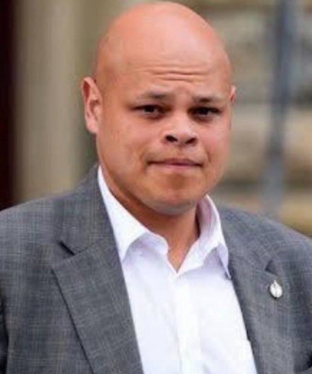 Gusinalberta's tweet photo. The ugliness of selling your country out captured in one photo. https://t.co/DlpBC1ikTm