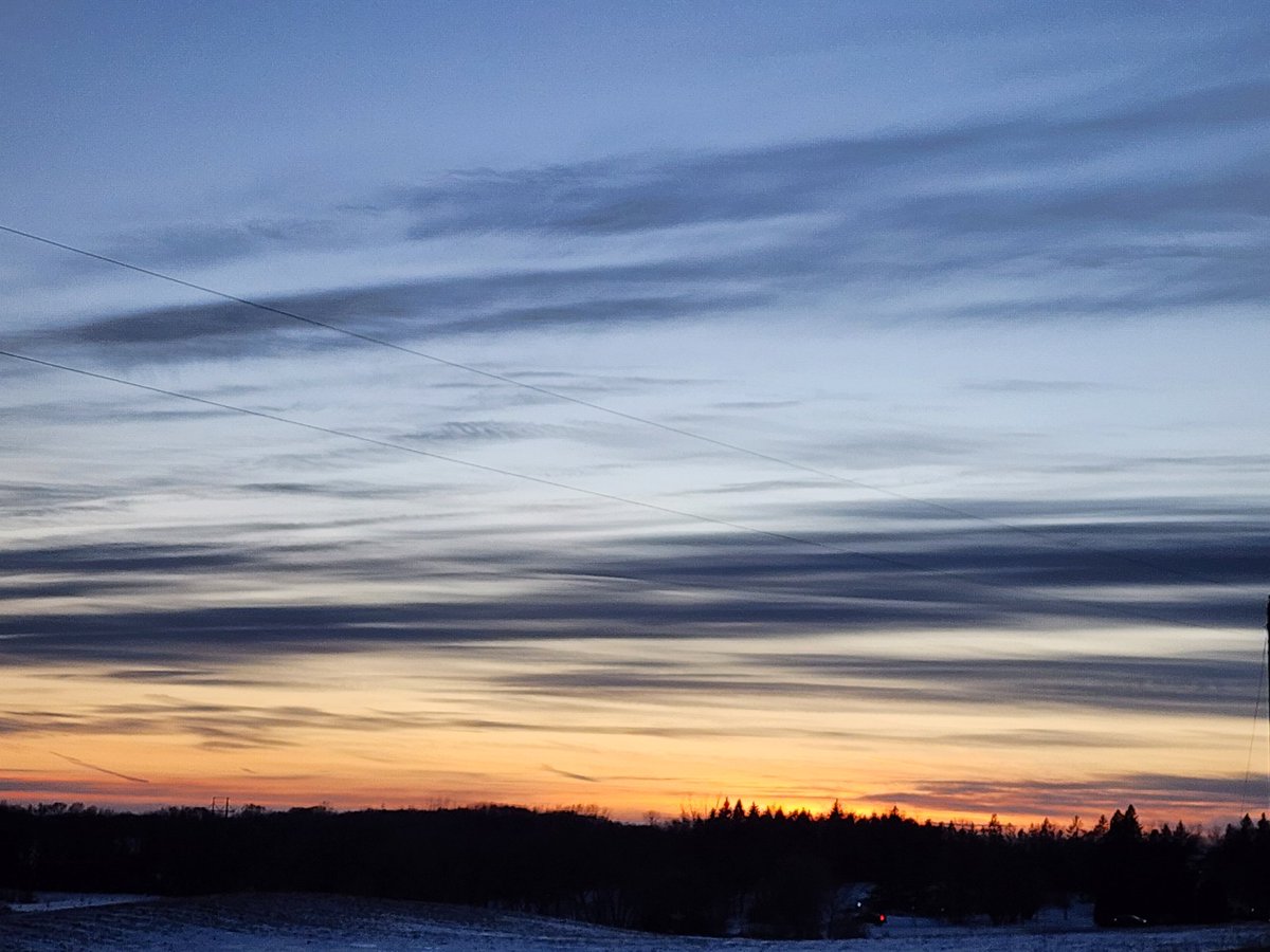 Pretty skies last night

#sunset