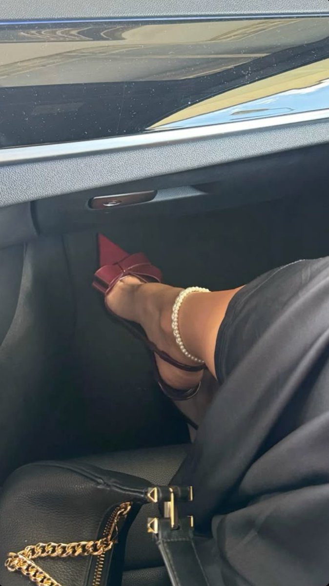 Reine sabrina tweet media