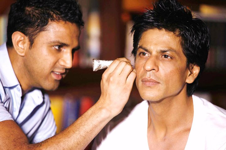 MonikaBeing's tweet photo. #2 #Flashback #ShahRukhKhan @iamsrk and #AshKumar Makeup & Henna Artist https://t.co/SFHhIsM2GX