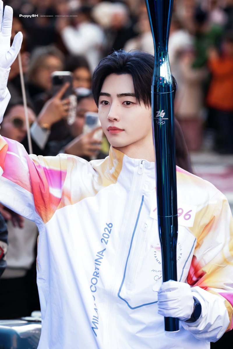 TheePopCore's tweet photo. ENHYPEN’s Sunghoon shows the visuals never clock out, serving face card excellence at the Winter Olympics torch relay in Milan. https://t.co/anfbSud3AH