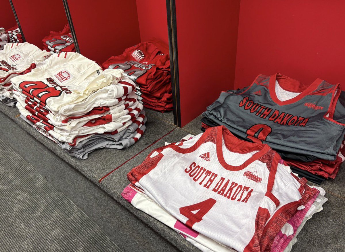 SDCoyotes's tweet image. Before the Feb. 11 @SDCoyotesMBB matchup vs. North Dakota, stop by the Athletic Department Gear Sale in the Dome Club from 6–7 PM! Must have a ticket to the game to attend.

Helmets, jackets, shoes, jerseys &amp;amp; more!

📰 bit.ly/4pPgoSR
🎟️ GoYotes.com/Tickets