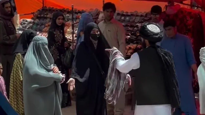 زنان هرات: با وجود حجاب بازداشت می شویم