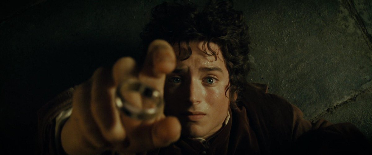 PabloPlanovsky's tweet photo. Vi la trilogía de The Lord Of The Rings, versión extendida, en cine. Casi 4 horas por película. Salas con mucha gente y nadie usó el teléfono. Aplausos al final de cada una. Realmente son un milagro cinematográfico que debería volver a salas todos los años. https://t.co/yokcHsKgXE