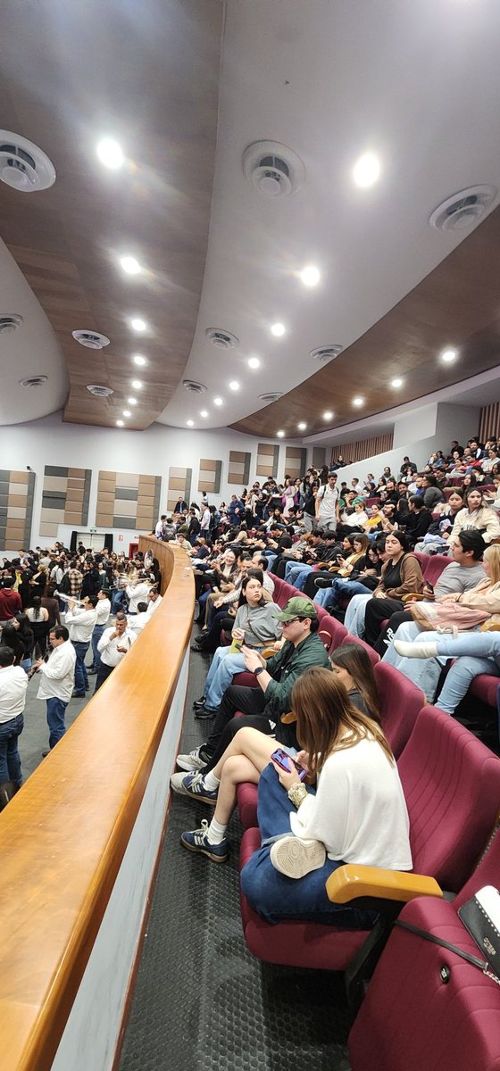 JosemaLaes's tweet photo. @AMFranquicias y @AyuntamientoCLN realizan hoy el "Encuentro de Negocios y Franqucias".

Supone un evento para emprendedores, empresarios e inversionistas.  

Al público dirigido, deben de saber que el tiempo es oro.  9:40 am y aun no empieza.

Banda +UAS = EVENTO POLÍTICO  🤡🤦‍♂️ https://t.co/ovY6oXHplt