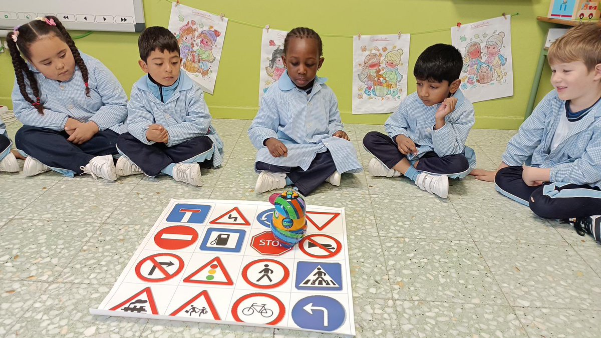csanalfonso's tweet photo. ¡Recta final del proyecto de los transportes! 🚗✈️🚲 Nuestros peques de #5años han viajado sin moverse del cole: ruedas, alas y mucha imaginación 💭💥. ¡Aprender así, mola!🚦💛
#ABP
#ColegiosHHCC
#LoMásEnEducación https://t.co/eqV9piXeWs