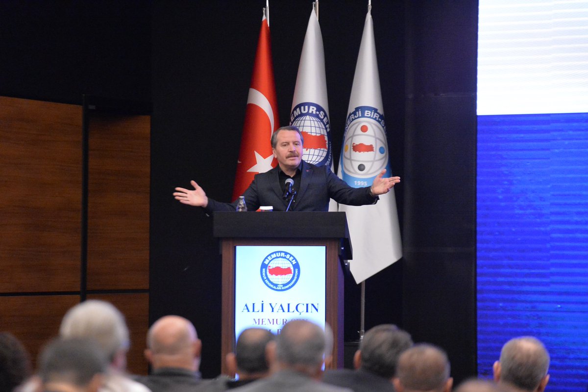 HBTONBUL's tweet photo. Teşkilat eğitim programımızın ilk gününü verimli ve dolu dolu tamamladık. 

Konfederasyon Genel Başkanımız Ali Yalçın’ın katılımı ve ufuk açıcı değerlendirmeleriyle başlayan programımız, alanında yetkin ve kıymetli eğitimcilerimizin katkılarıyla güçlü bir içerik kazandı. 

Eğitim sürecinde; sendikal çalışmalarda iletişim, algı ve itibar yönetimi, erteleme davranışının psikolojik boyutları, aidiyet ve kurum kültürü, yöneticinin sorumluluğu, kişisel gelişim ile protokol kuralları başlıkları ele alınmış; teşkilatımızın kurumsal kapasitesini ileriye taşıyacak önemli paylaşımlar yapılmıştır.

Bu vesileyle, programımıza değer katan Konfederasyon Genel Başkanımız Ali Yalçın’a; bilgi ve tecrübelerini bizlerle paylaşan Prof. Dr. Mustafa Bostancı’ya, Prof. Dr. Mehmet Kandemir’e, İsmail Akbıyık’a ve Cengiz Ergül’e teşekkür ediyorum.

Eğitime gösterdikleri ilgi, disiplin ve katkılarıyla programın niteliğini yükselten tüm teşkilat mensuplarımıza da ayrıca şükranlarımı sunuyorum.

@_aliyalcin_ 
@MemurSenKonf 
@Enerji1sen