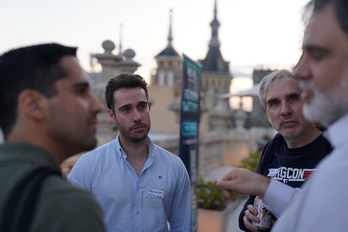 Cañas a la Madrileña tweet media