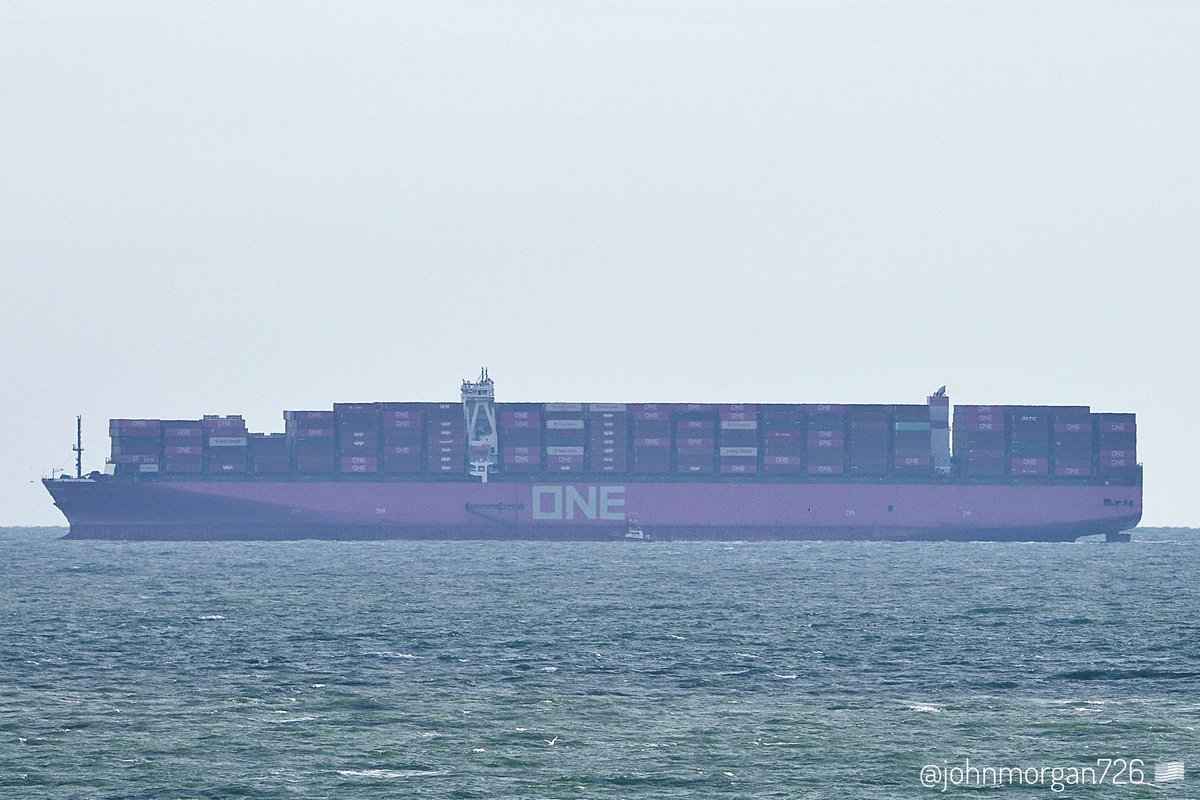 johnmorgan726's tweet photo. #FoundONE #MagentaNotPink #OceanNetworkExpress #ContainerShip the #ONEColumba, IMO:9806055 en route to Norfolk, Virginia @ONENorthAmerica flying the flag of @ONE_LINE_JAPAN 🇯🇵. With the #PilotBoatRichmond 🇺🇸 along side. #AsONEWeCan @OceanNetworkExp #ShipsInPics https://t.co/BB8CBvKtYV